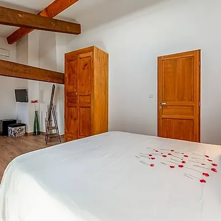 Les Greniers Du Chateau 3* Domazan