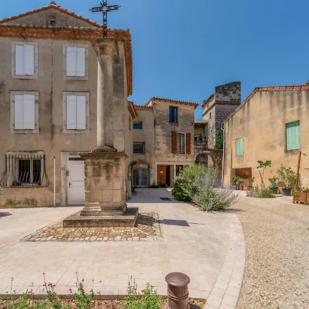 Les Greniers Du Chateau Bed & Breakfast Domazan