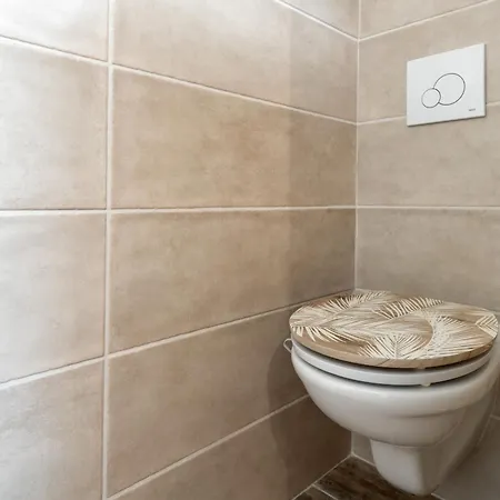 Panzió Les Greniers Du Chateau Domazan